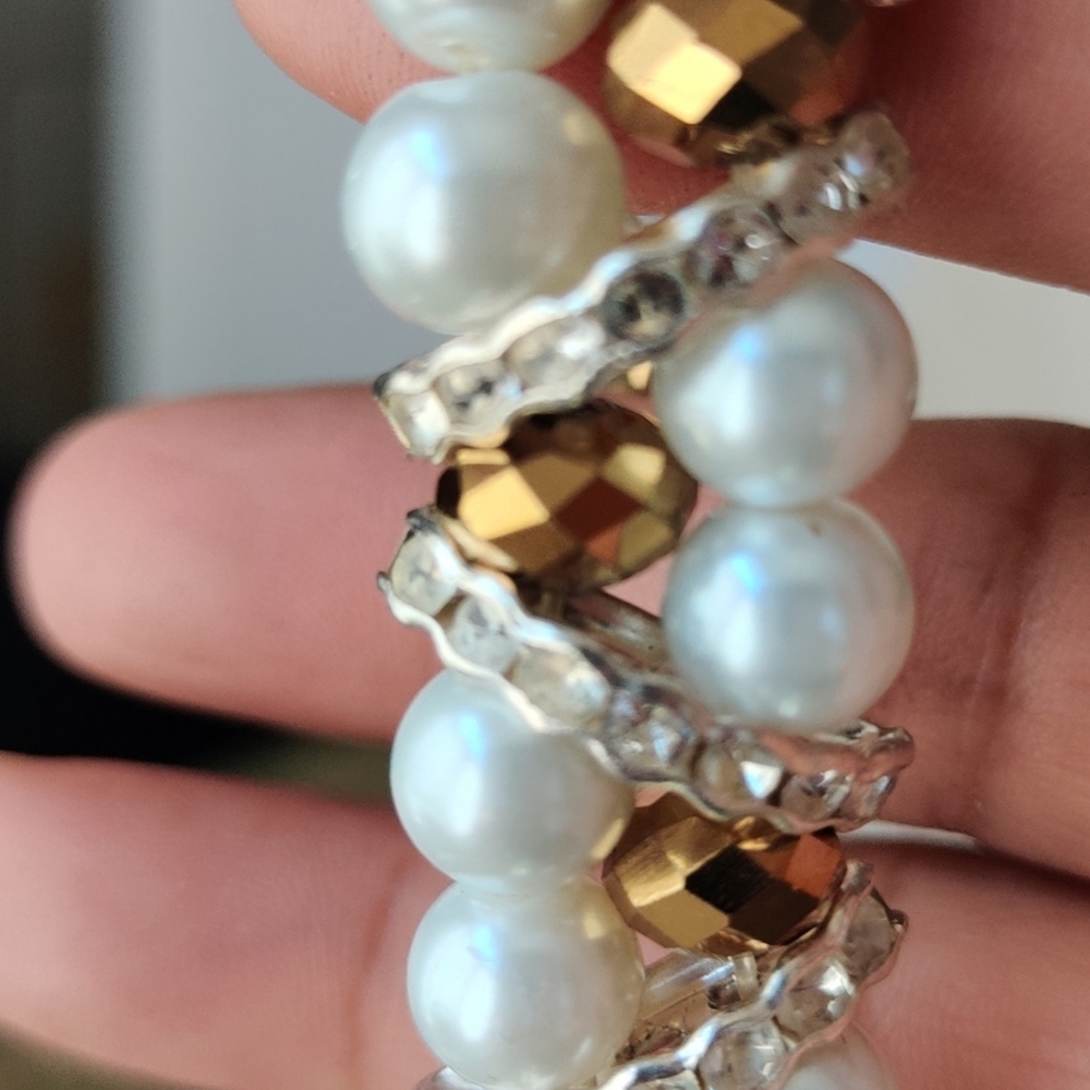 White and Gold Beaded Bracelet